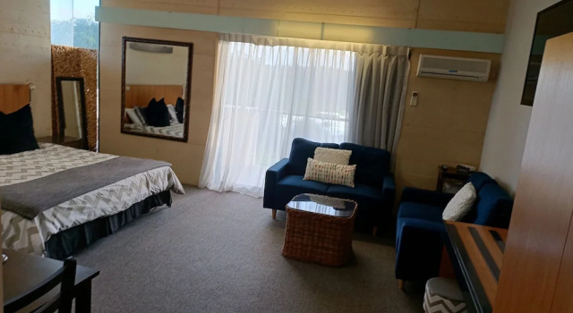 Номер Deluxe с балконом и с видом на озеро Yanchep Inn