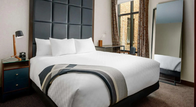 Двухместный номер Joinery Hotel Pittsburgh, Curio Collection by Hilton