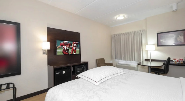 Двухместный люкс Premium Red Roof Inn PLUS+ Jacksonville   Southpoint