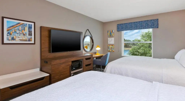 Четырёхместный номер Standard с видом на воду Hampton Inn Cape Cod Canal
