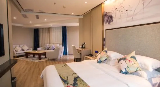Номер Deluxe Crown International Business Hotel