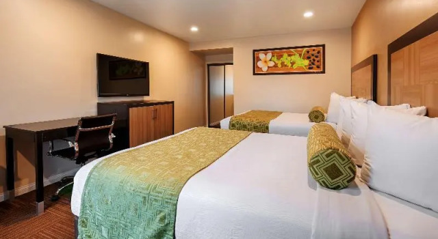 Четырёхместный номер Glenrrock Inn And Suites