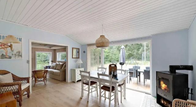 5 Star Holiday Home in Aakirkeby, Book Feriehus Sommerhuse i Hovedstaden region, Hytte