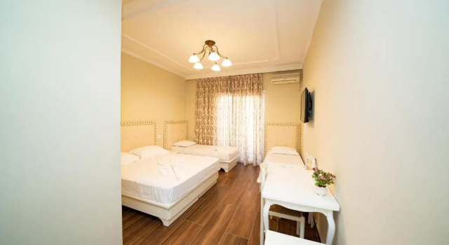 Четырёхместный номер Deluxe с балконом Hotel Vila Mare