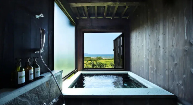 Номер Standard с видом на море Yuhigaura Onsen Ryotei KAI