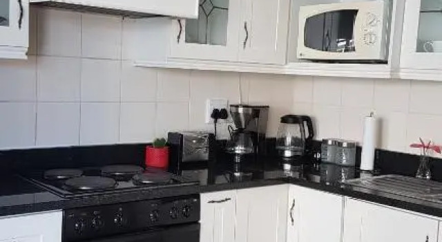 Innes Road Durban Accommodation 2 bedroom private unit, จอง โรงแรม Morningside เดอร์บัน
