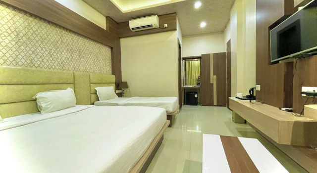 Трёхместный номер Deluxe Hotel KUBER PALACE - Sea beach & Temple