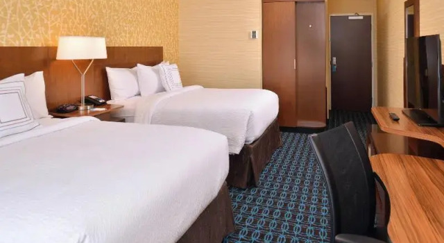 Четырёхместный номер Standard Fairfield Inn & Suites Farmington