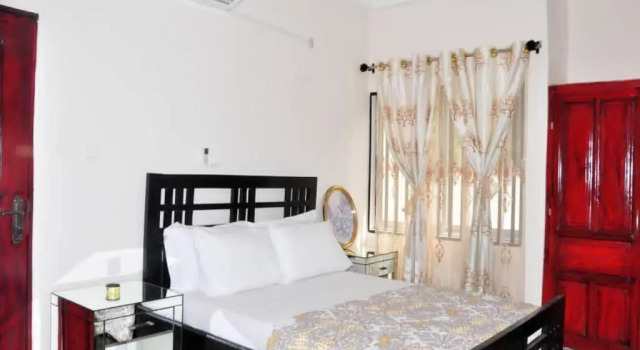 Base House, Book Hotel Hoteller i Limbe med parkering, Parkering