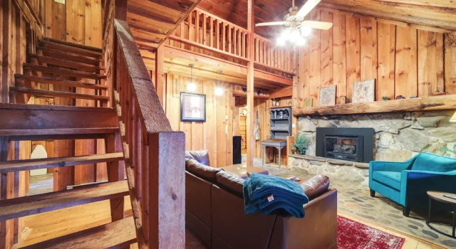 Rustic Maggie Valley Cabin w/ Mountain Views!, Забронировать Дом для отпуска Мегги-Вэлли Аппалачи