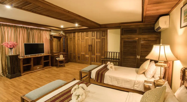Suite with view Shwe Ingyinn Hotel