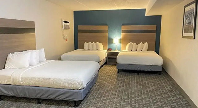 Шестиместный люкс Days Inn & Suites by Wyndham Spokane