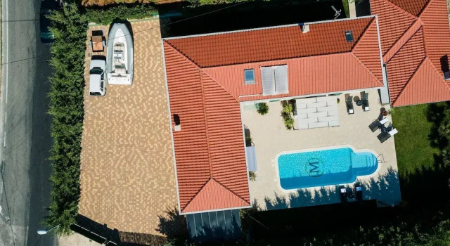 Вилла Luxury Villa with Heated Pool, Terrace, and Outdoor Amenities for Relaxation
