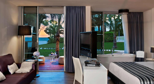 Люкс The Level Garden with Outdoor Bathtub Отель Melia South Beach