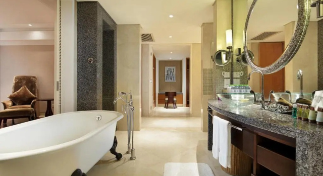Люкс с видом на море Sheraton Haikou Hotel
