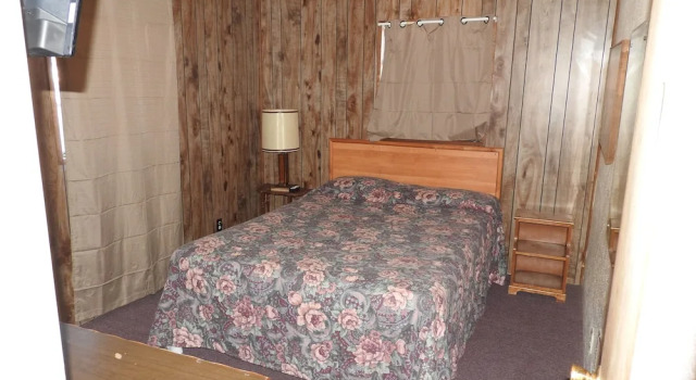 Четырёхместный люкс с 2 комнатами Rainbow Motel