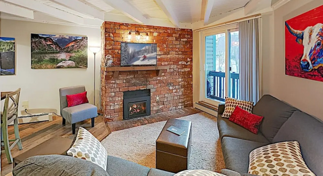 Updated Treehouse W/ Heated Pool & Hot Tubs 2 Bedroom Condo