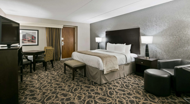 Двухместный номер Standard с видом на бассейн Best Western Ramkota Hotel