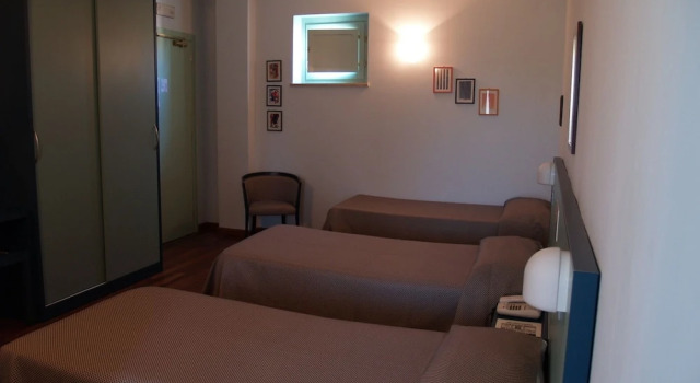 Трёхместный номер Standard с балконом Deco Hotel