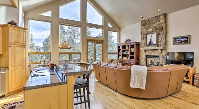 Коттедж Ski-in/out Breckenridge Gem w/ Hot Tub!