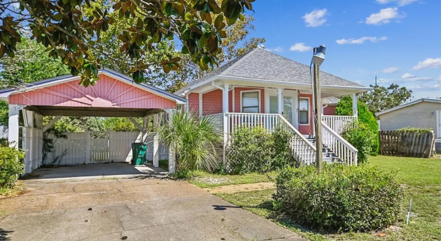 Коттедж 2340 Grand Oaks Ln 2 Bedroom Home by RedAwning