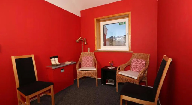 The Red House, Rezervați Hotel Tasiilaq Sermersook Commune