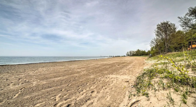 Коттедж Geneva Cottage w/ Patio - Walk to Park, Lake Erie!