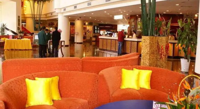 Holiday Inn Yangtze, Buchen Sie Hotel 4-Sterne-Hotels in Chongqing, 4*