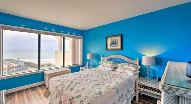 Апартаменты Emerald Isle Condo w/ Direct Access to Ocean!