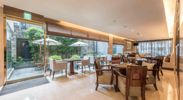 Номер Standard Royal Biz Taipei Hotel