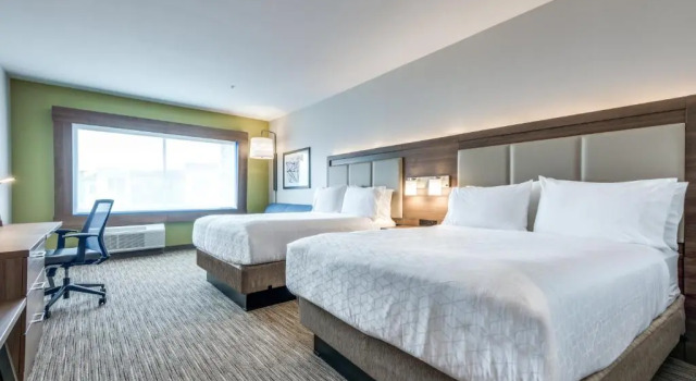 Четырёхместный люкс Holiday Inn Express & Suites - Denton South by IHG