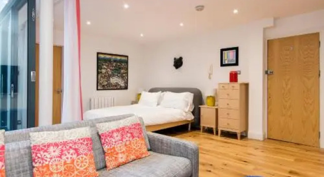 Crashpads Shoreditch Loft with Private Courtyard, Забронировать Отель Отели Лондона 4 звезды, рядом с Дом Денниса Северса, 4*