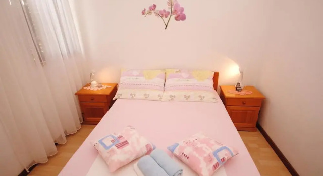 Apartment Nevenka, Забронировать Апартаменты/квартира Арбания Трогир