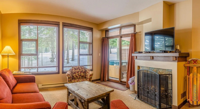Stones Throw #11 By Bear Country, Buchen Sie Ferienwohnung Sun Peaks British Columbia