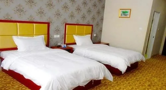 Jufeng Business Hotel