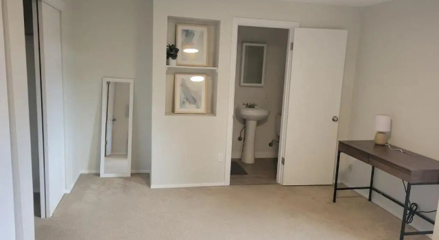 Fresh Top Floor Apartment w/ Balcony
