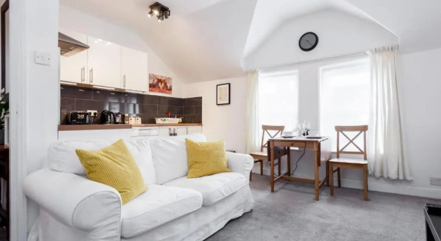 Charming, Well-Equipped Apt - 5 Minutes From Beach