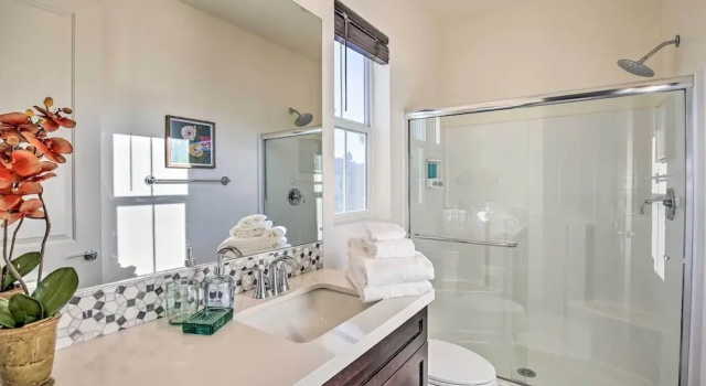 Вилла с 4 комнатами с балконом Lakefront Indio Villa: Private Pool & On-Site Golf