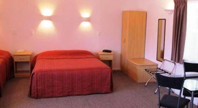 Студия Deluxe Riverview Motel