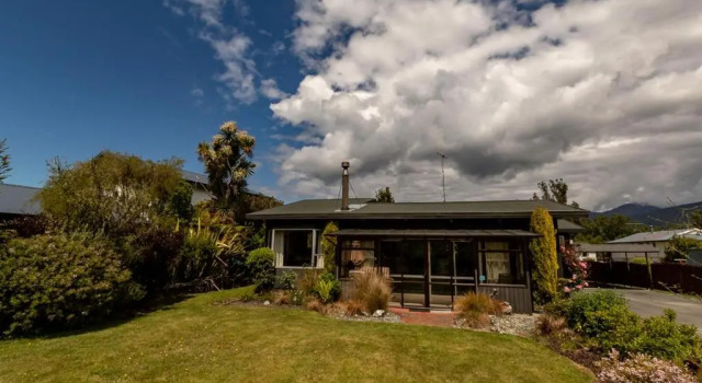 Boat Harbour House - Te Anau Holiday Home