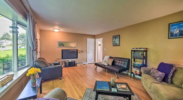 Albany Home w/ Fenced Yard & Patio - Pets Welcome!, Buchen Sie Ferienhaus Albany (und Umgebung) 
