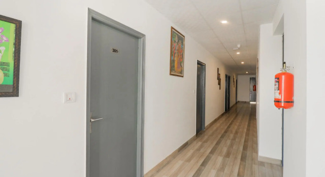 OYO 73681 Hotel Tulip Red, Rezervovat Hotel Naroda Gujarat