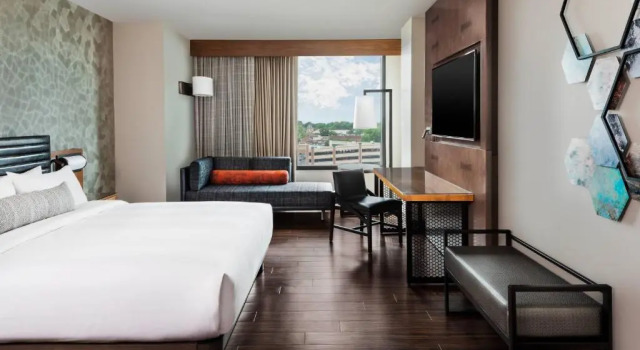 Номер Standard с видом на город Lancaster Marriott at Penn Square