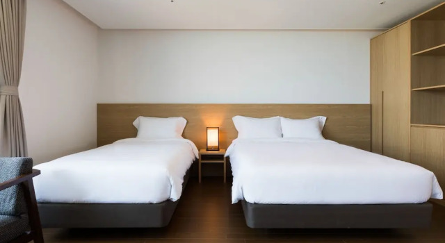 Трёхместный номер Deluxe с балконом и рядом с пляжем Lemain Hotel