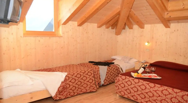 Трёхместный номер Standard Hotel Corona