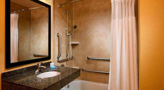 Четырёхместный люкс Executive Fairfield Inn & Suites Houston Intercontinental Airport