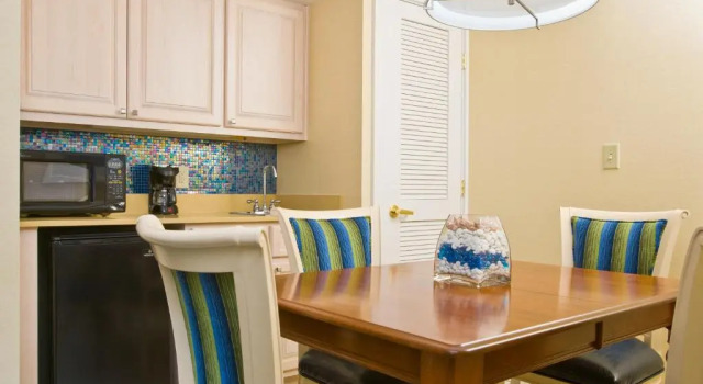 Люкс с видом на воду Surfside Hotel and Suites