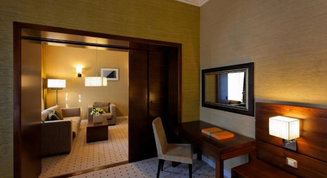 Люкс Capital Plaza Hotel