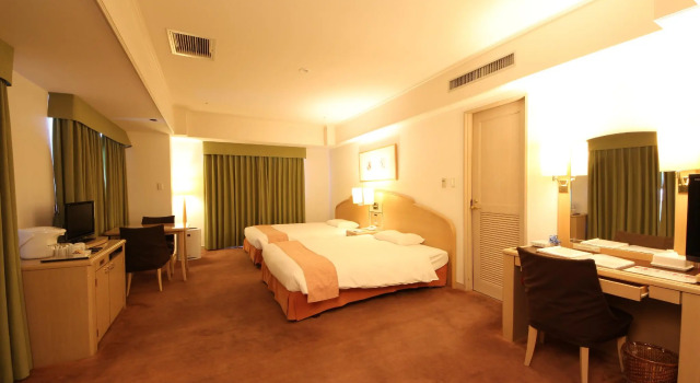 Полулюкс Chateraise Gateaux Kingdom Sapporo