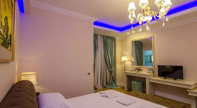 Полулюкс Phoenicia Royal Hotel